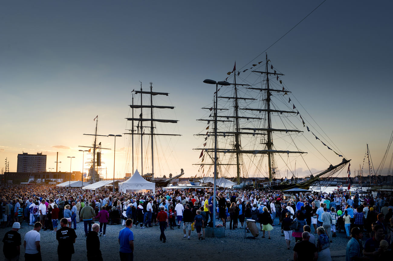Menneskemængde på havnen til Tall ships races