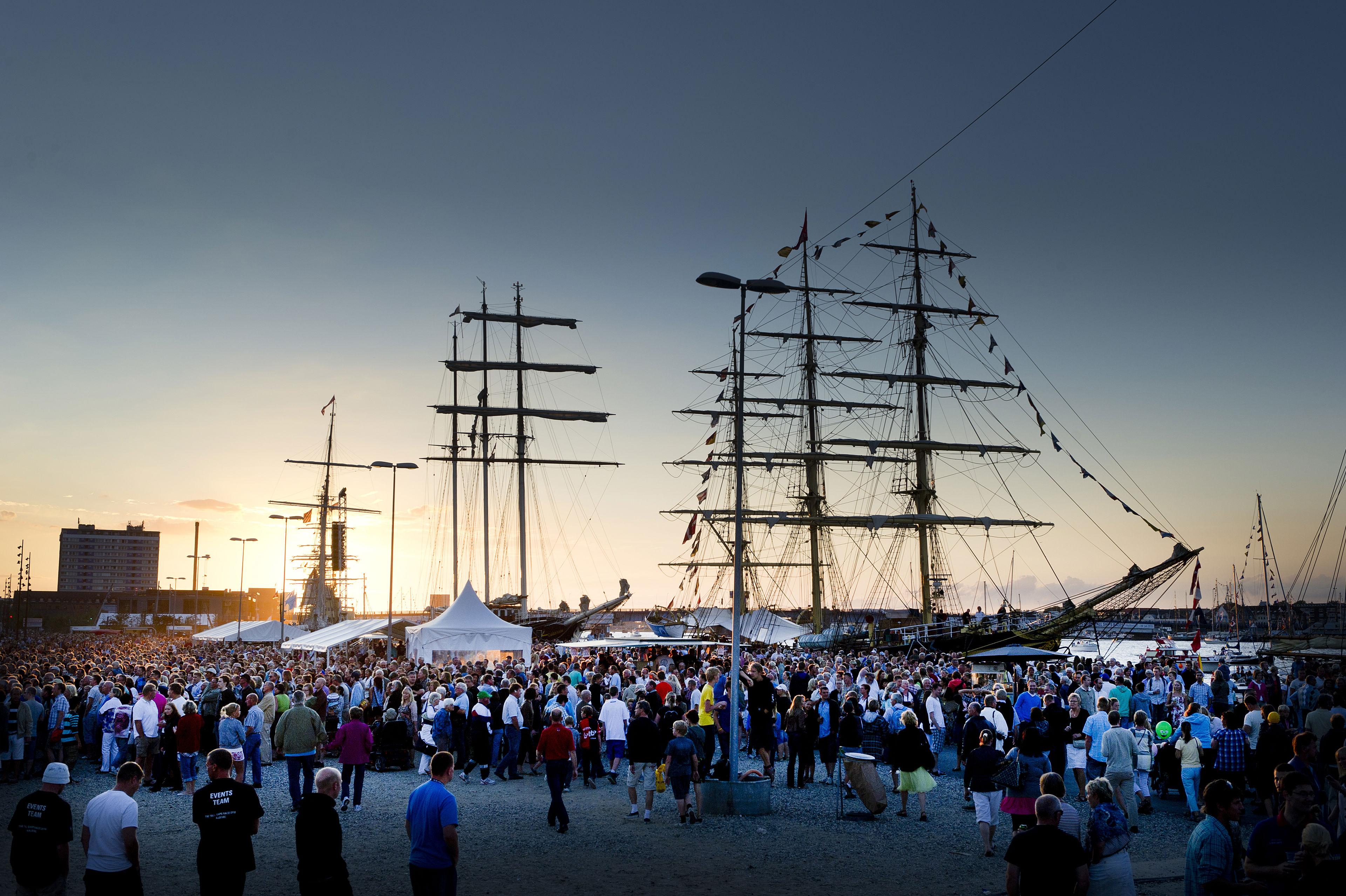 Menneskemængde på havnen til Tall ships races