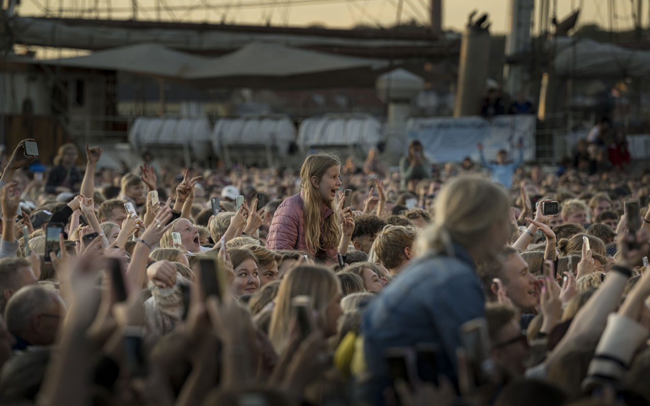 Folkemængde til koncert