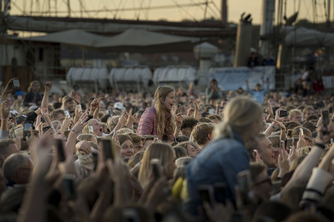 Folkemængde til koncert