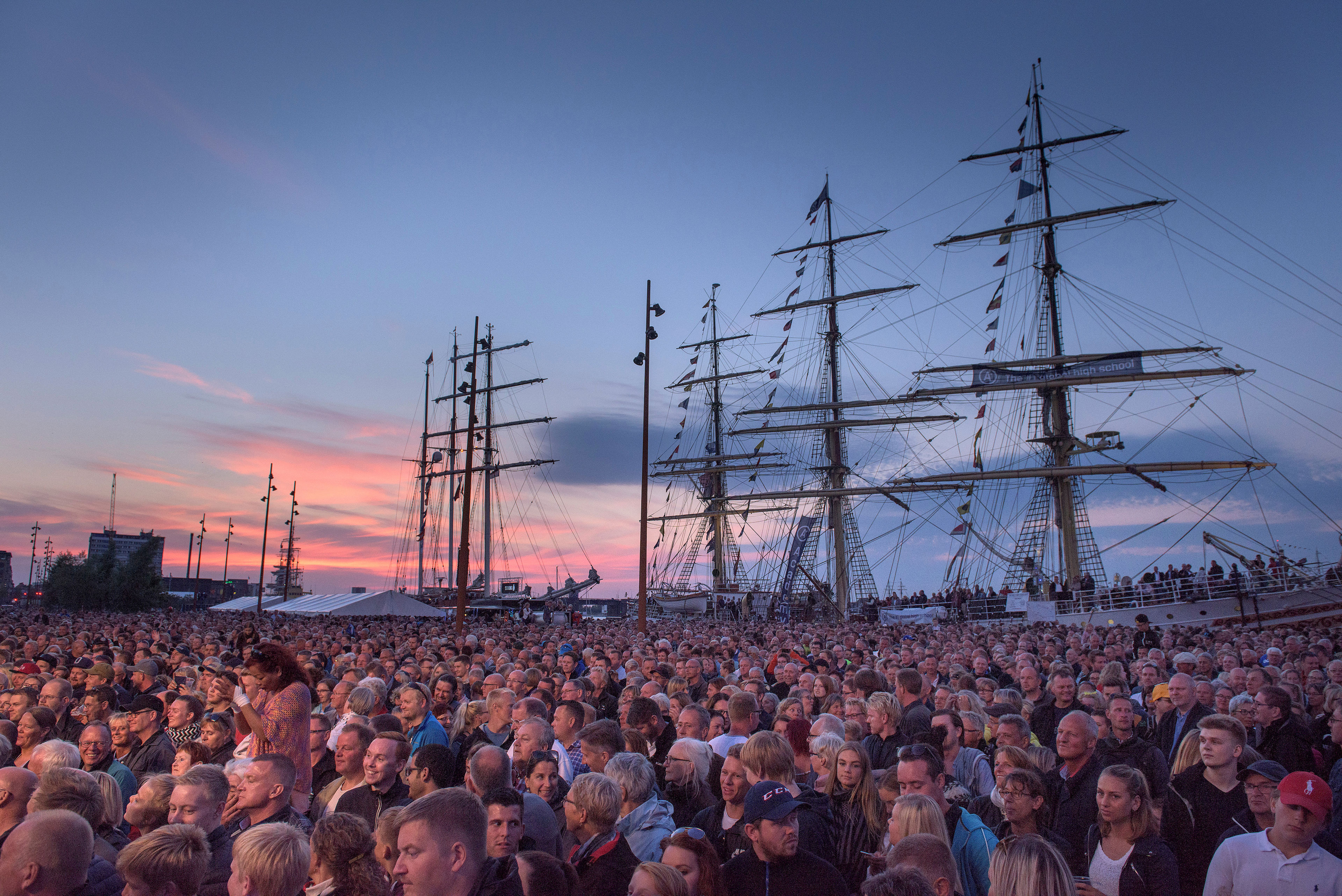 Menneskemængde tall ships races