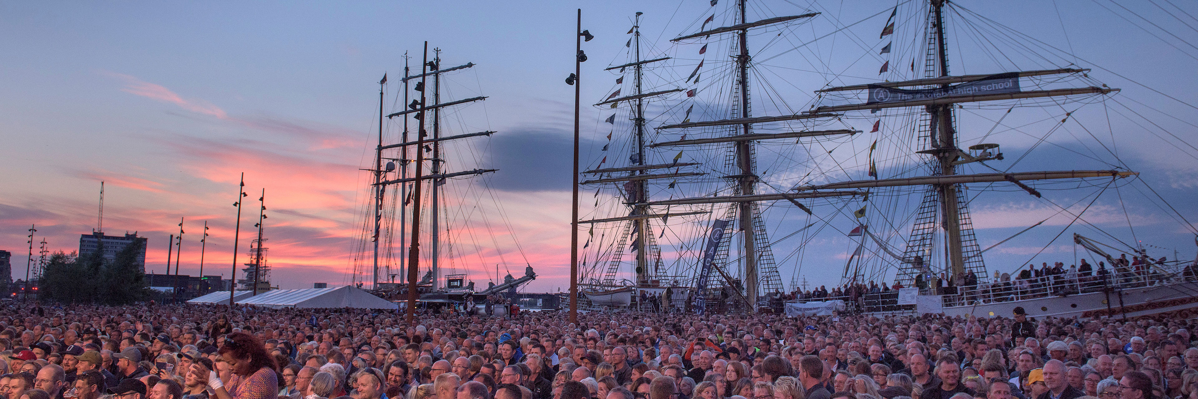 Menneskemængde tall ships races