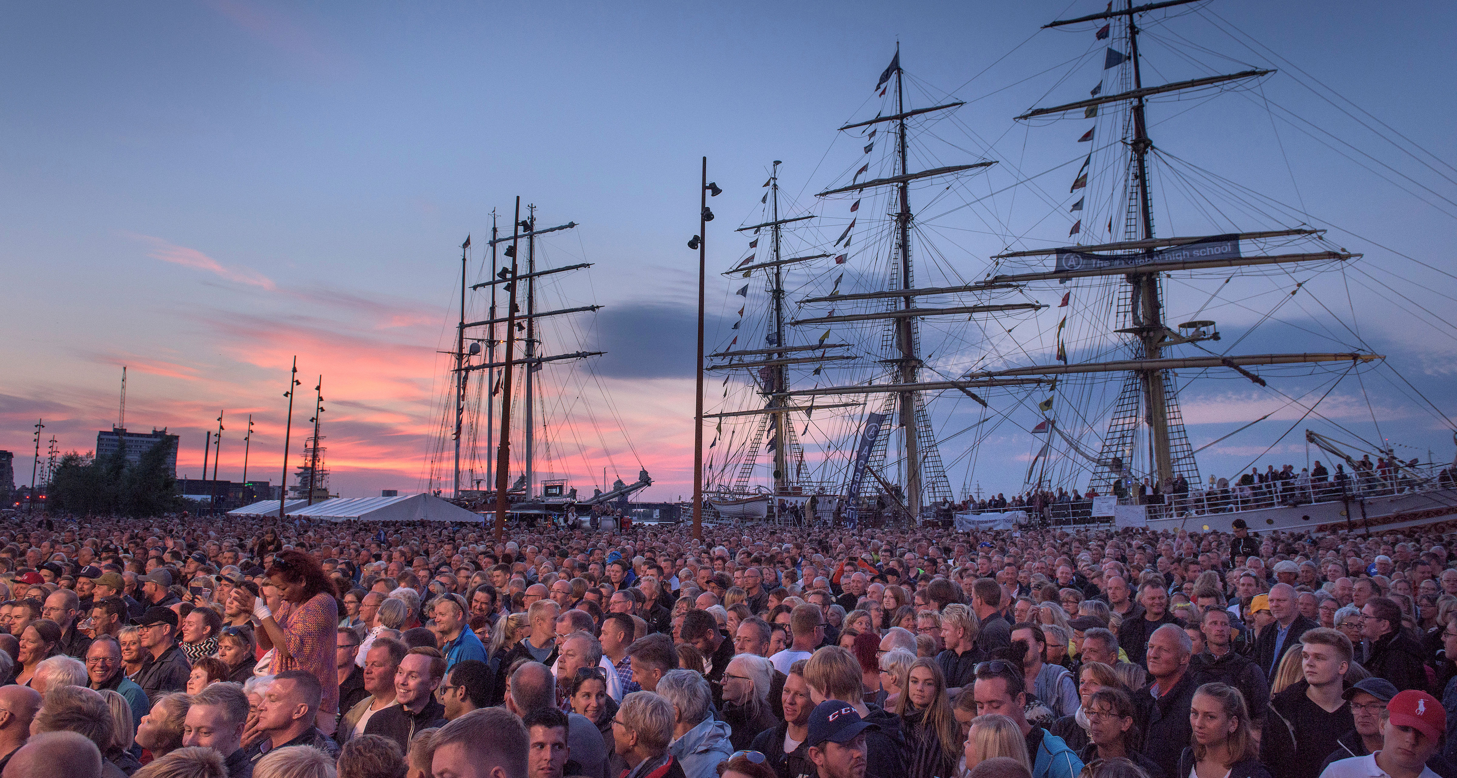 Menneskemængde tall ships races
